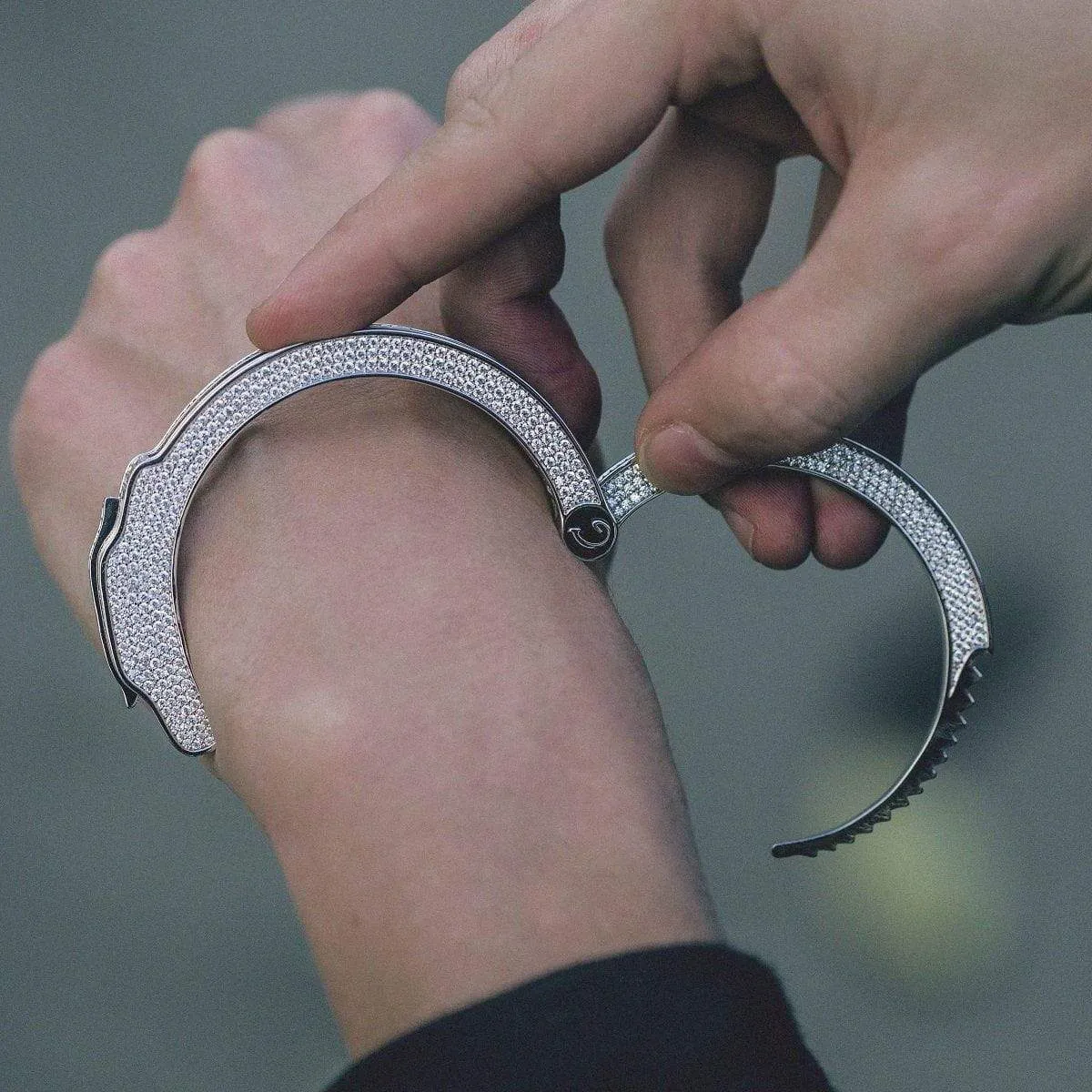 Handcuff Bracelet in White Gold