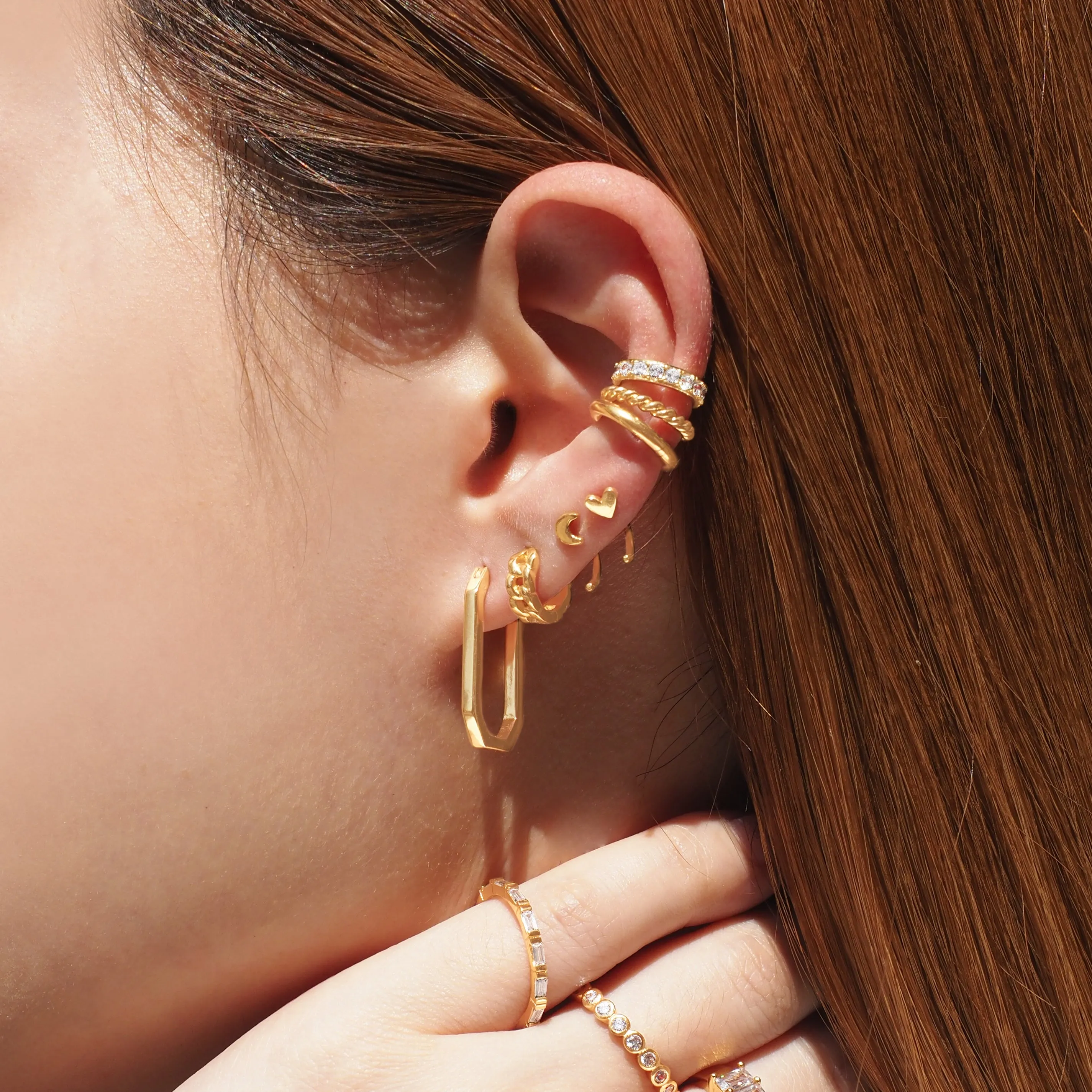 Minimal Chain Huggie Hoop Earrings