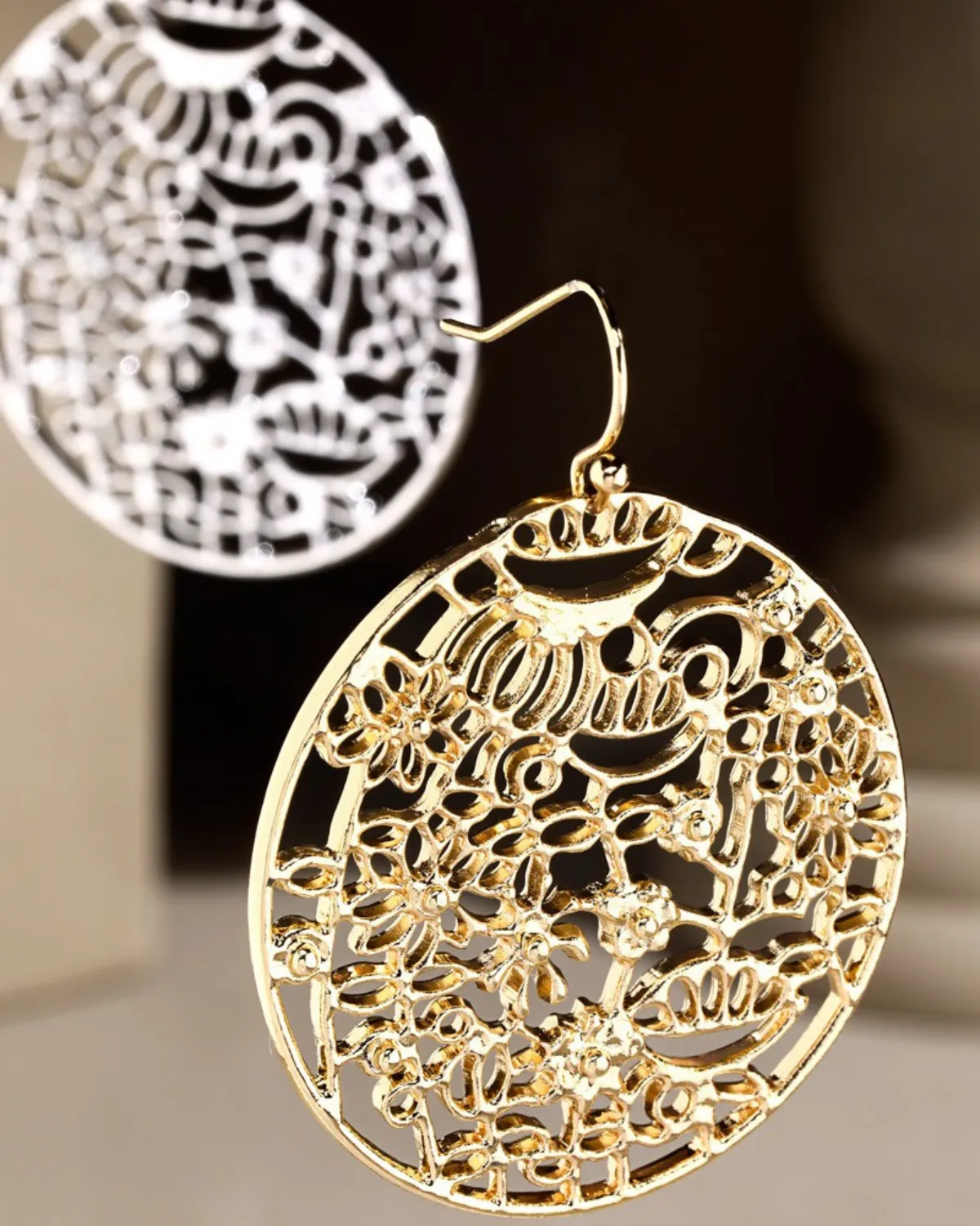 Urbanista Abstract Filigree Circle Earrings - Bo1he3562